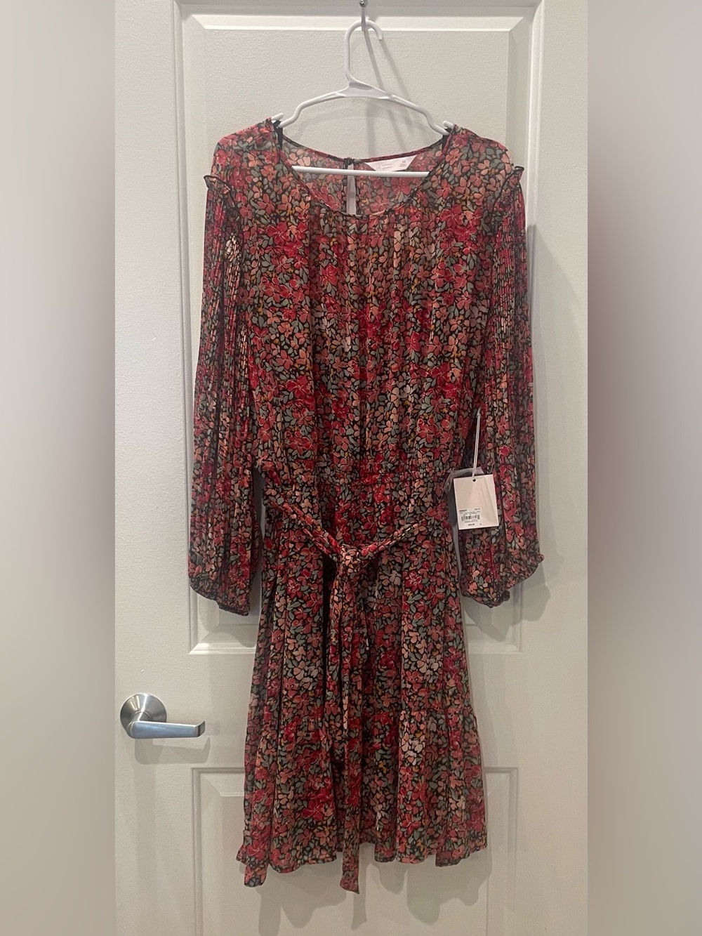 NEW…LC Lauren Conrad Plus Size Floral Pleated Sleeve Dress - Picture 4 of 6